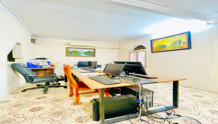 Cần bán nhà riêng mặt Phố Bạch Mai, Hai Bà Trưng 35m2 x 3 tầng x MT 4m, giá 6.1 tỷ ngõ ô tô tránh, vỉa hè, kd đỉnh.